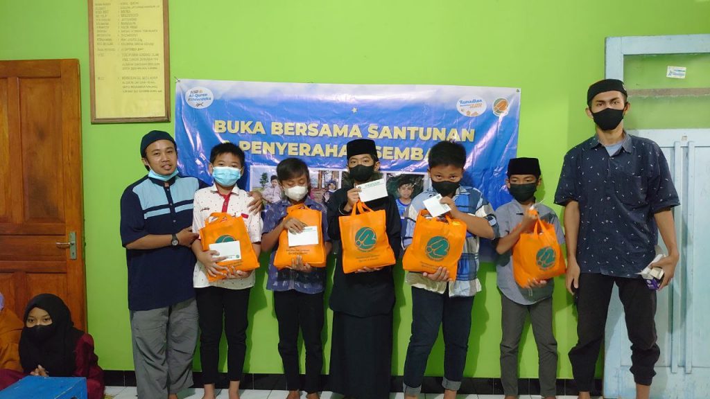 Berbagi Bingkisan Ramadhan